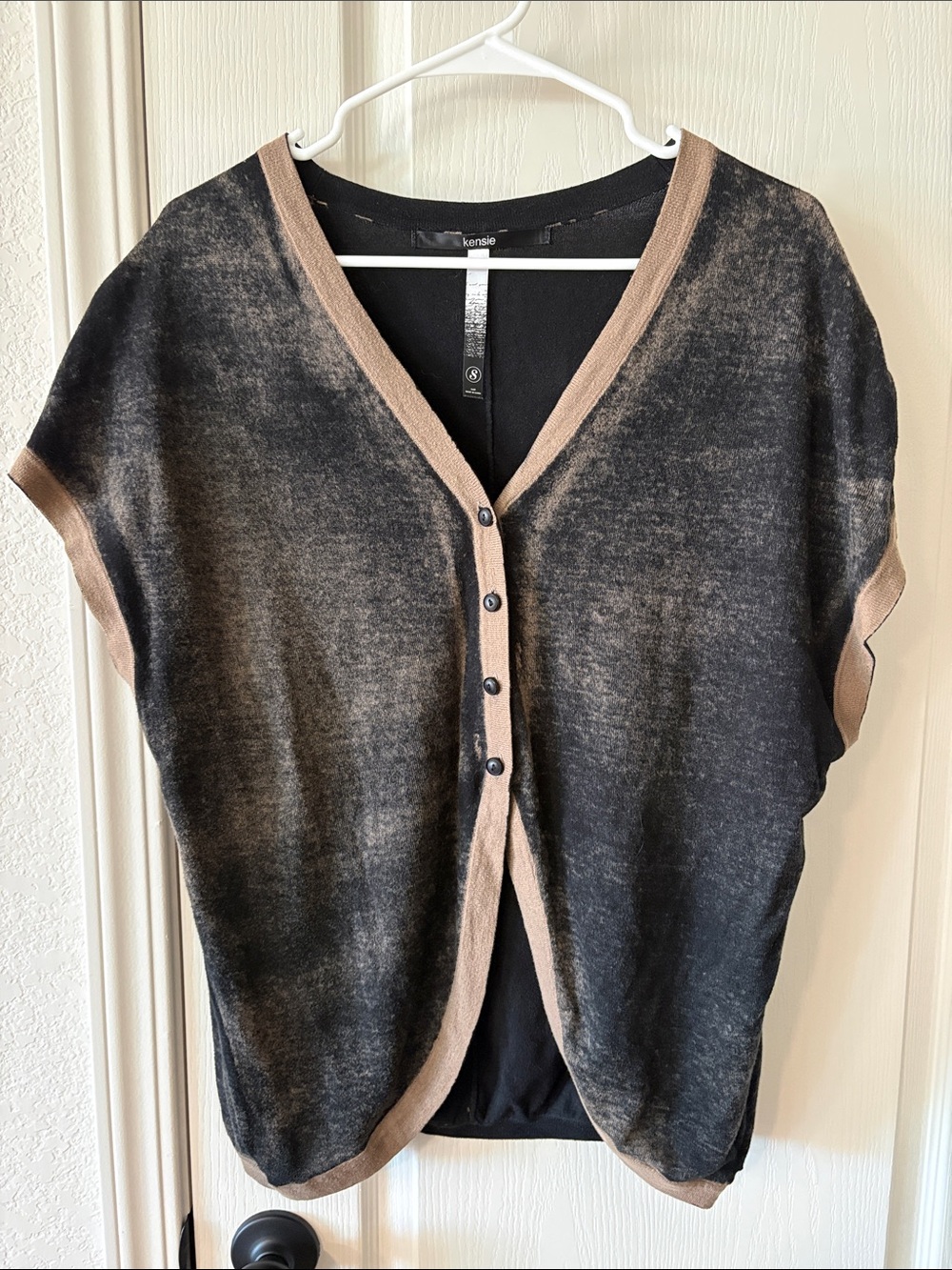 Kensie Black and Tan Short Sleeve Button-Front Cardigan